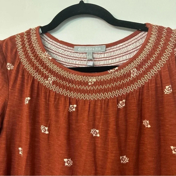 Daniel Rainn Women's 3/4 Sleeve Rust & Cream Leaf Design Blouse Size XS NWT - Picture 3 of 9